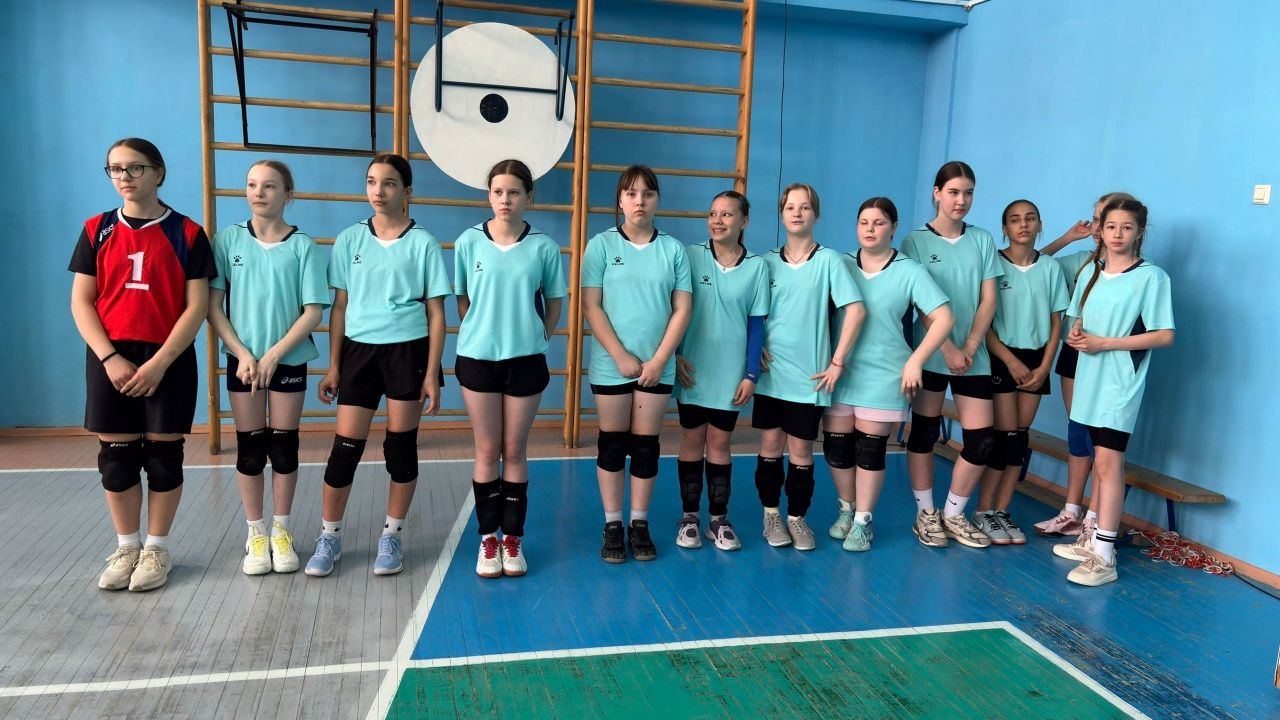 Карпинские волейболистки сыграли на памятном турнире в Верхней Туре