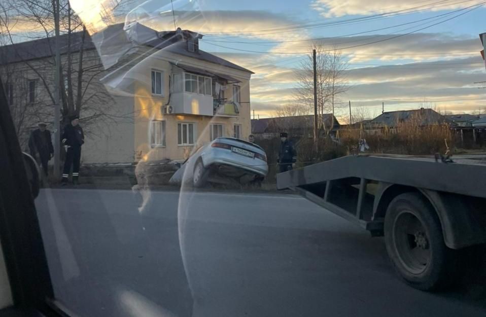 На Советской иномарка улетела в кювет