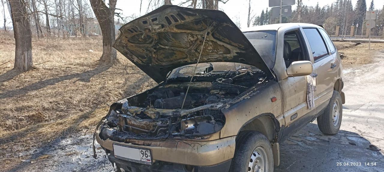 Во время пожара на Ленина в переулке Школьный горел автомобиль