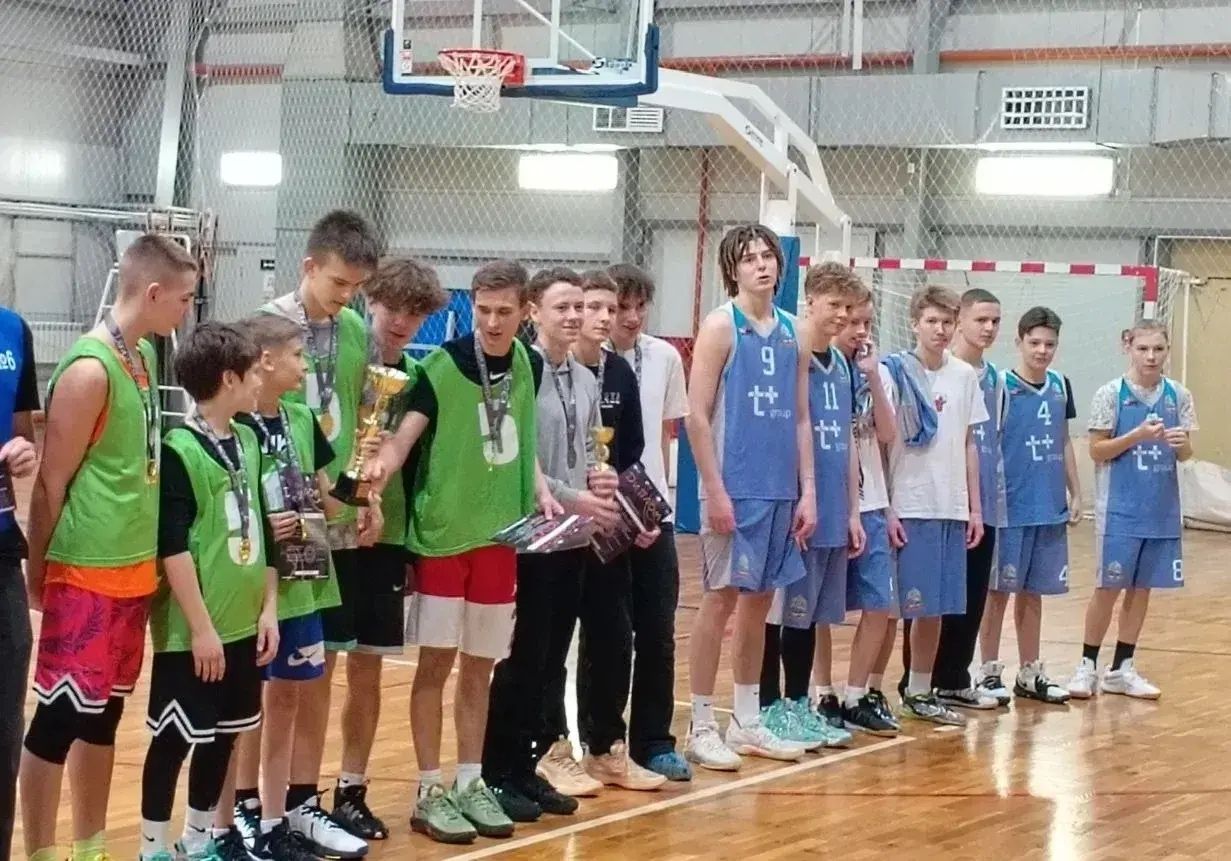 В Карпинске прошла баскетбольная лига среди школьников