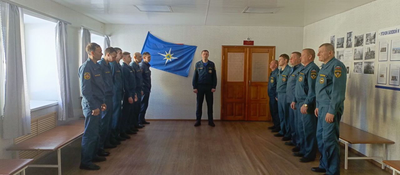 Сегодня карпинские пожарные почтили память коллег, погибших при исполнении служебных обязанностей