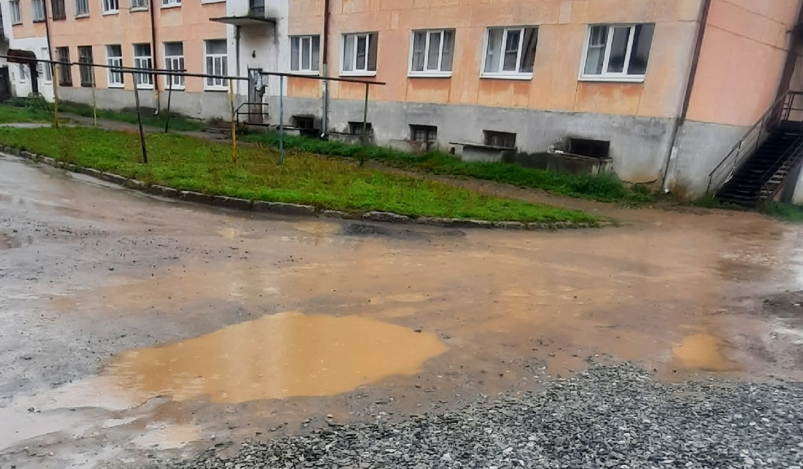 Жильцы пятиэтажки по Пролетарской недовольны состоянием двора после ремонта теплосетей