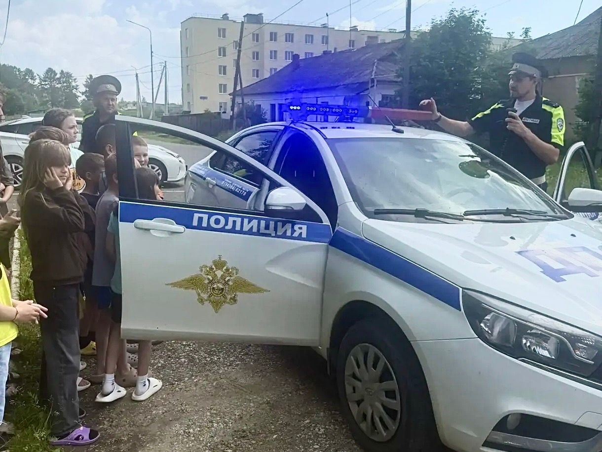 Карпинский реабцентр им. Гагарина посетили сотрудники Госавтоинспекции