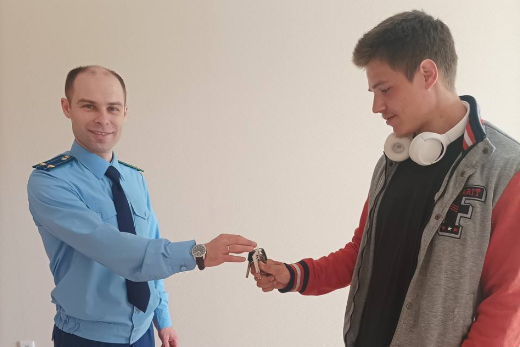Прокуратура Карпинска помогла 23-летнему ребенку-сироте получить квартиру