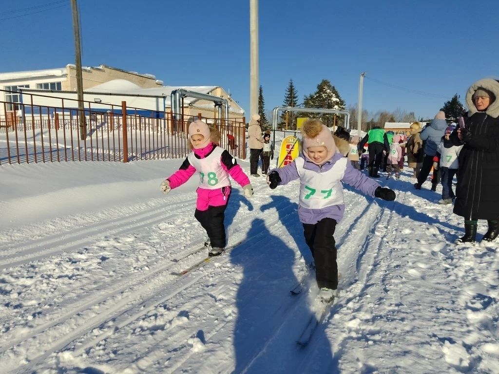 В Карпинске прошли соревнования по лыжным гонках среди дошколят