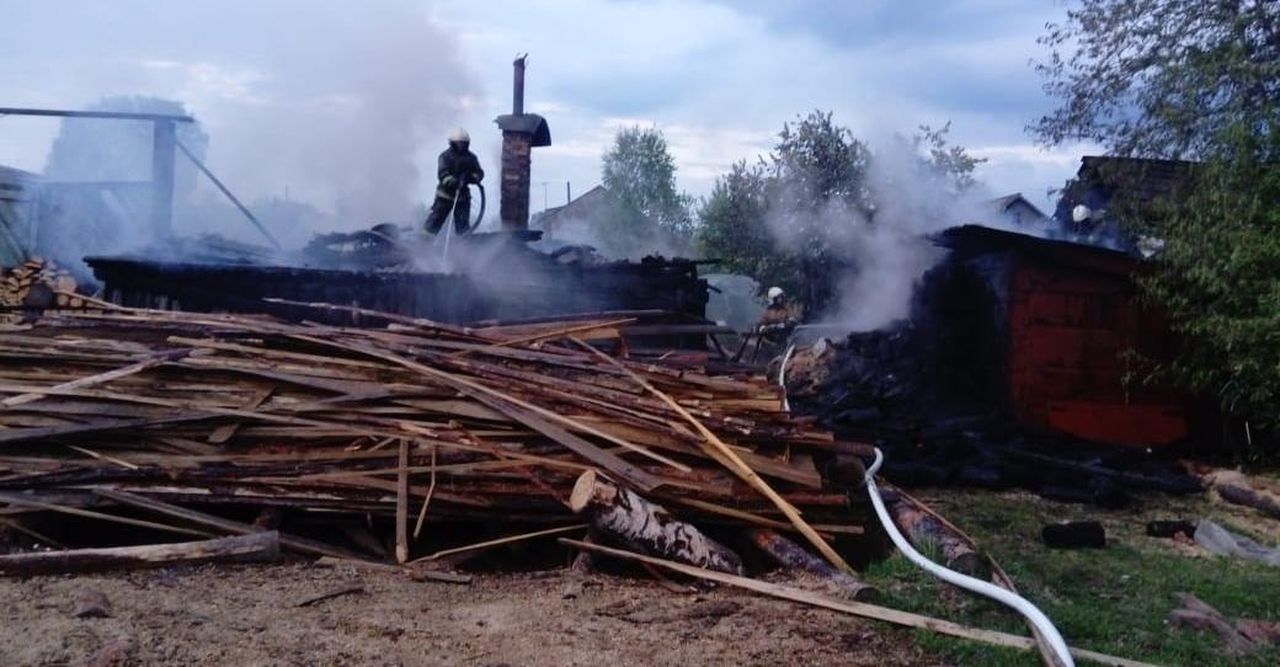 Сегодня ночью в Карпинске случился пожар. Сгорел домашний скот