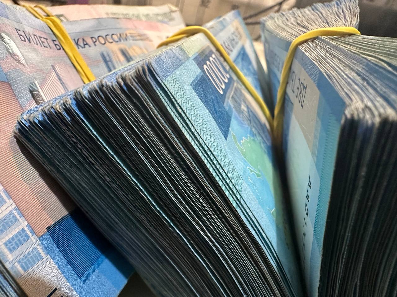 В Карпинский суд поступило дело о получении взятки в крупном размере. Фигурант решил уйти на СВО