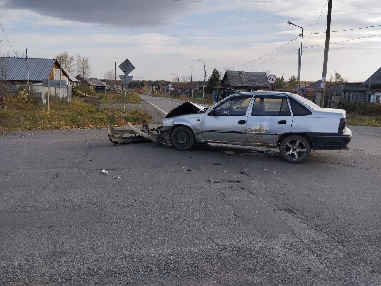 На перекрестке улиц Суворова и Карла Маркса в ДТП попала «Дэу Нексия», в которой находился ребенок
