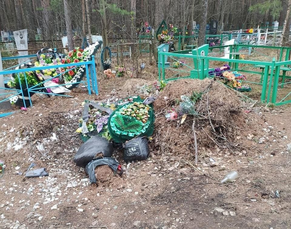 Карпинцев просят не превращать городское кладбище в свалку