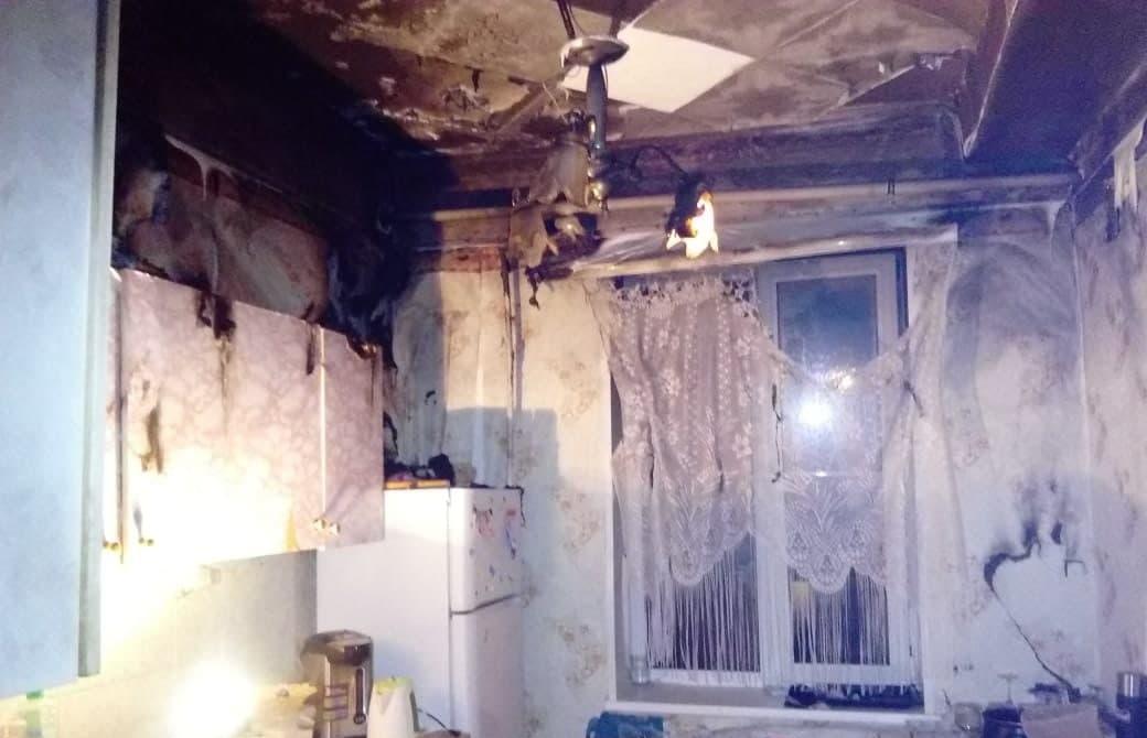Волчанская семья спалила кухню, когда пыталась потушить горящее масло водой