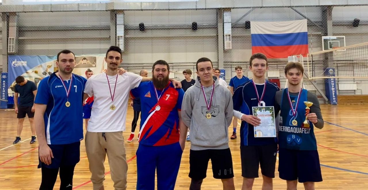 В Карпинске прошли рождественские соревнования по волейболу