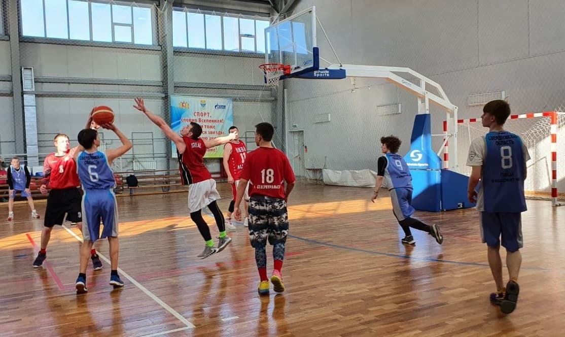 В Карпинске проходит баскетбольный турнир памяти Дреера. Называем лидеров