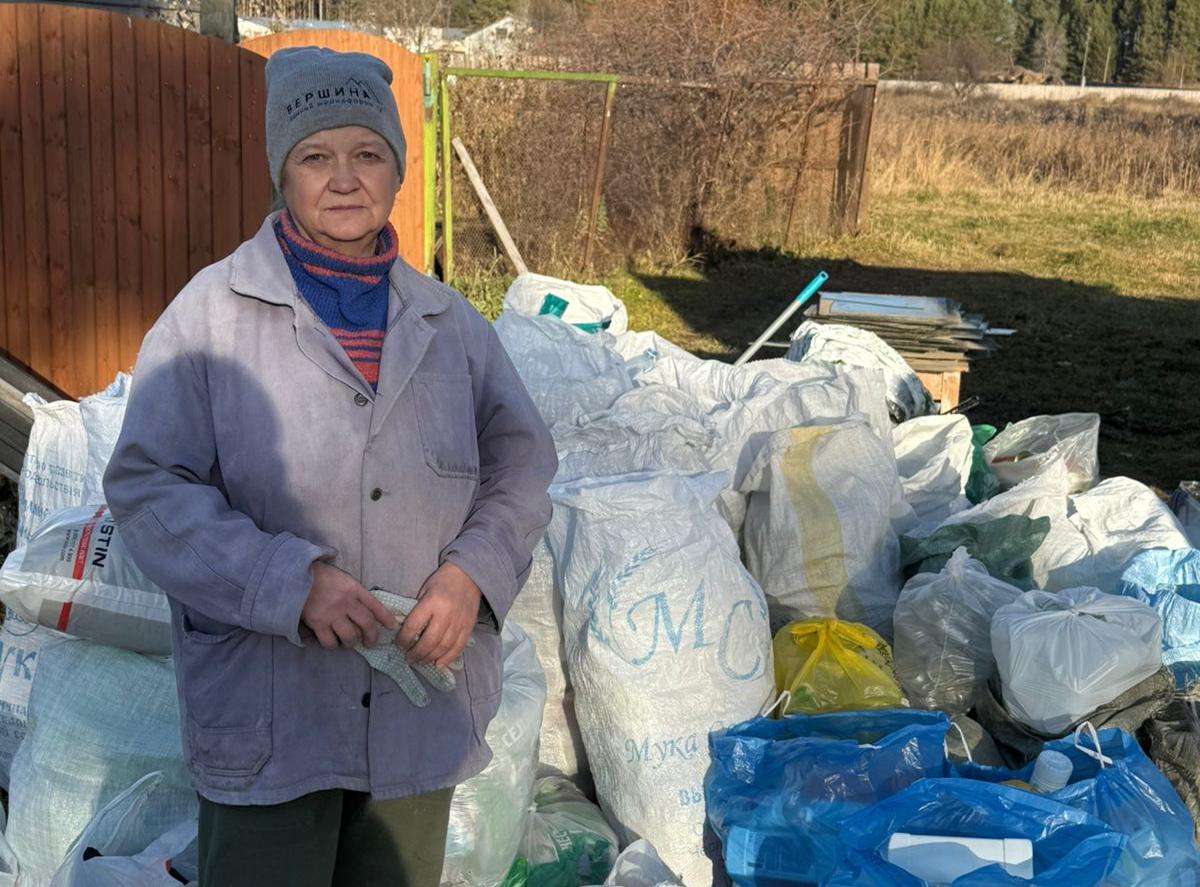 Жительница Карпинска собрала 8 кубометров вторсырья и отправила их на мусоросортировочный комплекс