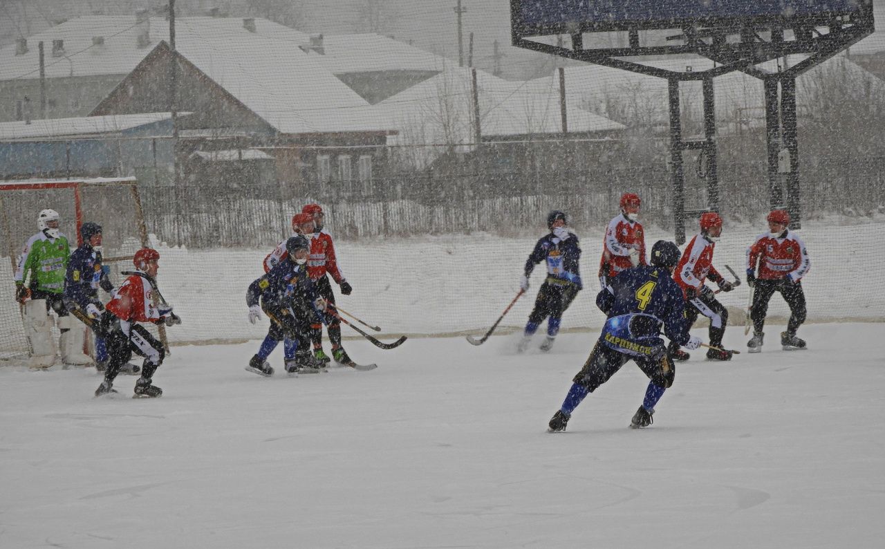 Хоккей на снегу. Метель не помешала «Спутнику» одержать вторую победу в областном чемпионате