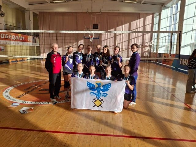 Волейболистки из Карпинска заняли призовое место на областном первенстве