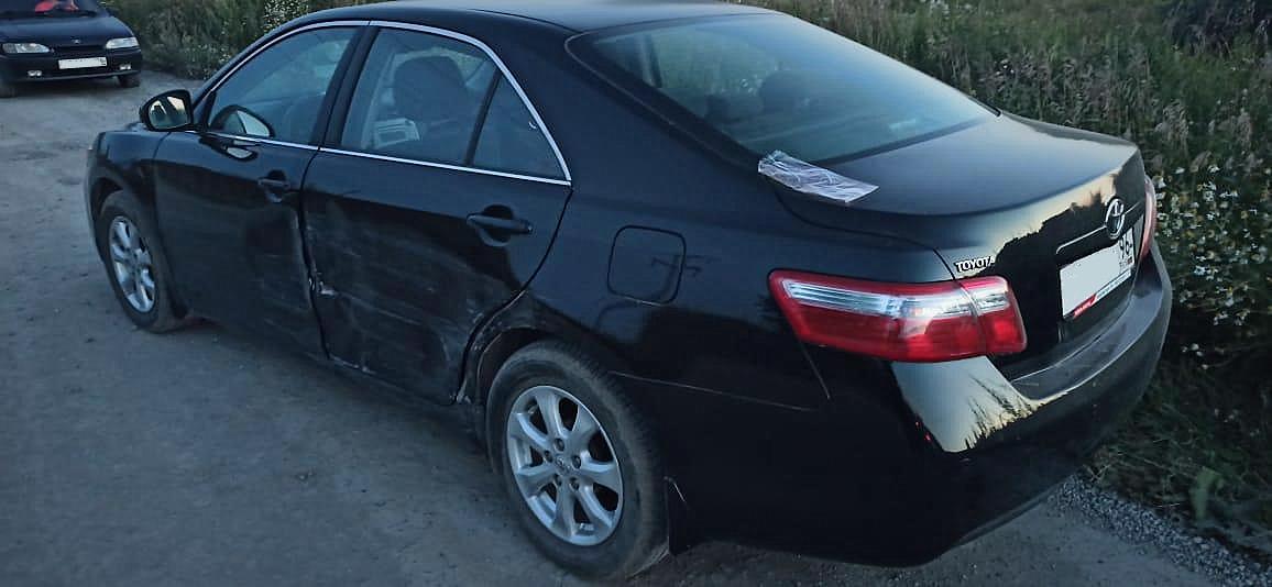 В Карпинске неизвестный протаранил «Тойоту Камри» и скрылся. ГИБДД ищет очевидцев