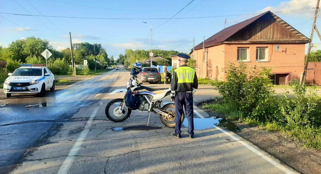 В Карпинске 16-летний бесправный байкер устроил ДТП