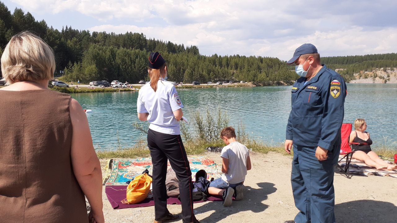В отдел полиции забрали четырех подростков, которые отдыхали на карьере без взрослых