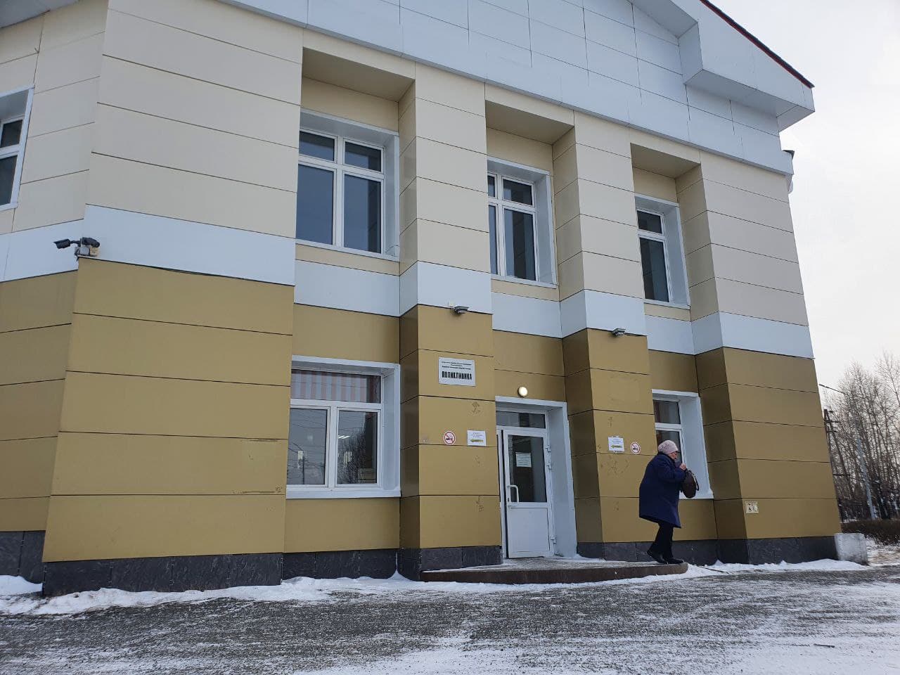 Как будут работать карпинские поликлиники в новогодние праздники