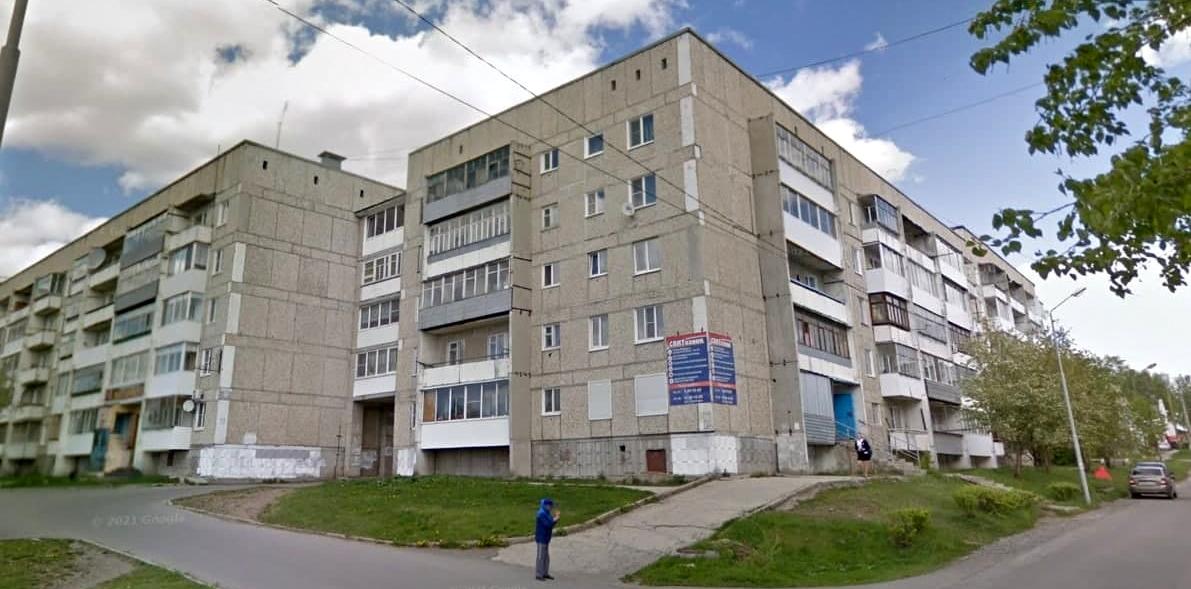 В Карпинске со второго этажа выпал пятилетний ребенок. Врачи сообщили, что жить будет