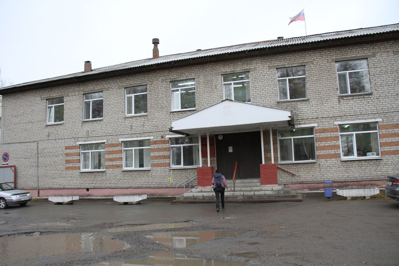 Жительница Волчанска сняла 15 тысяч с карты серовчанина, жена которого продает в соцсетях товары для животных