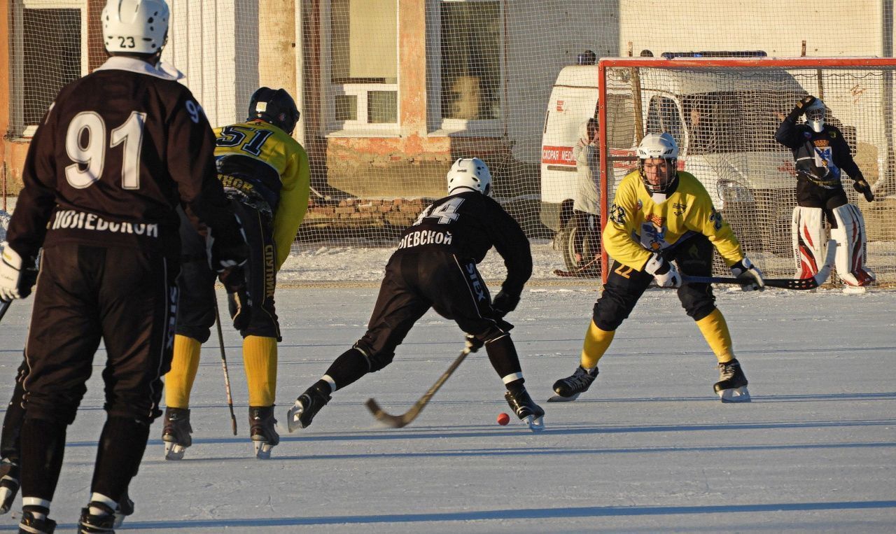 Завтра взрослый «Спутник» встретится со своим принципиальным соперником на его территории