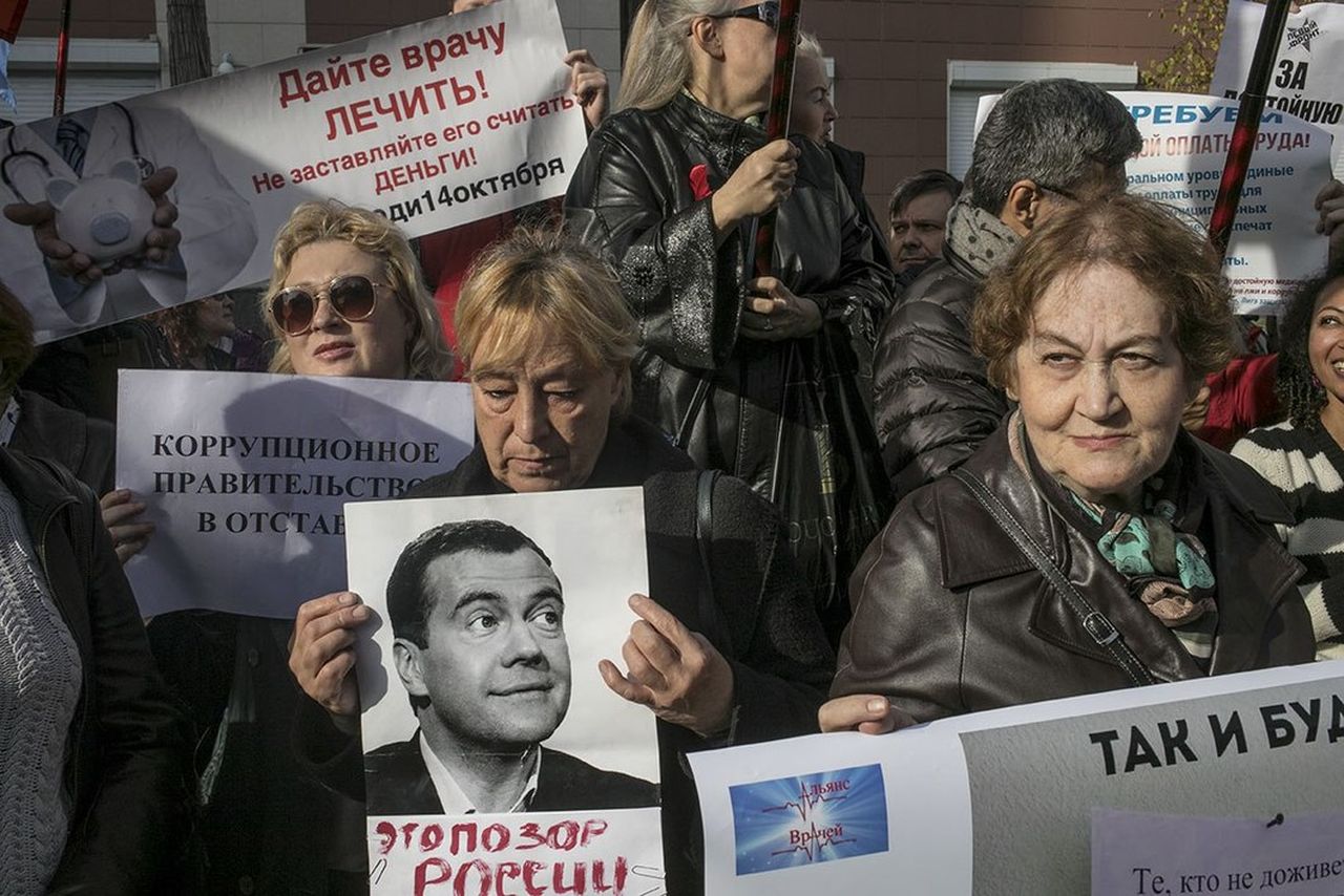 У здания Минздрава в Москве прошел пикет медиков