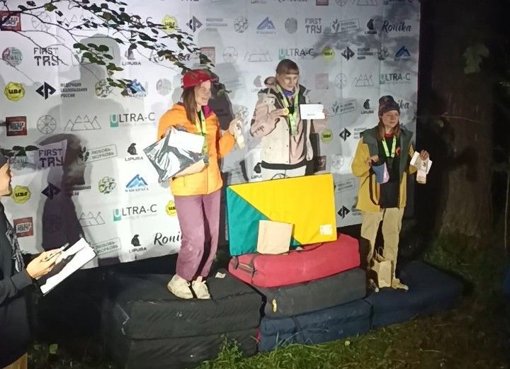 Спортсменка из Карпинска заняла первое место в межрегиональном фестивале по скалолазанию 