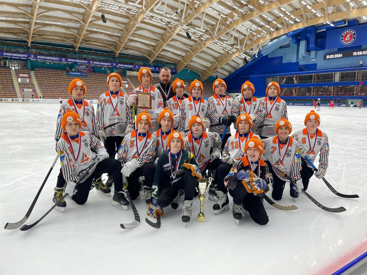 Карпинский «Спутник» стал серебряным призером Всероссийских соревнований