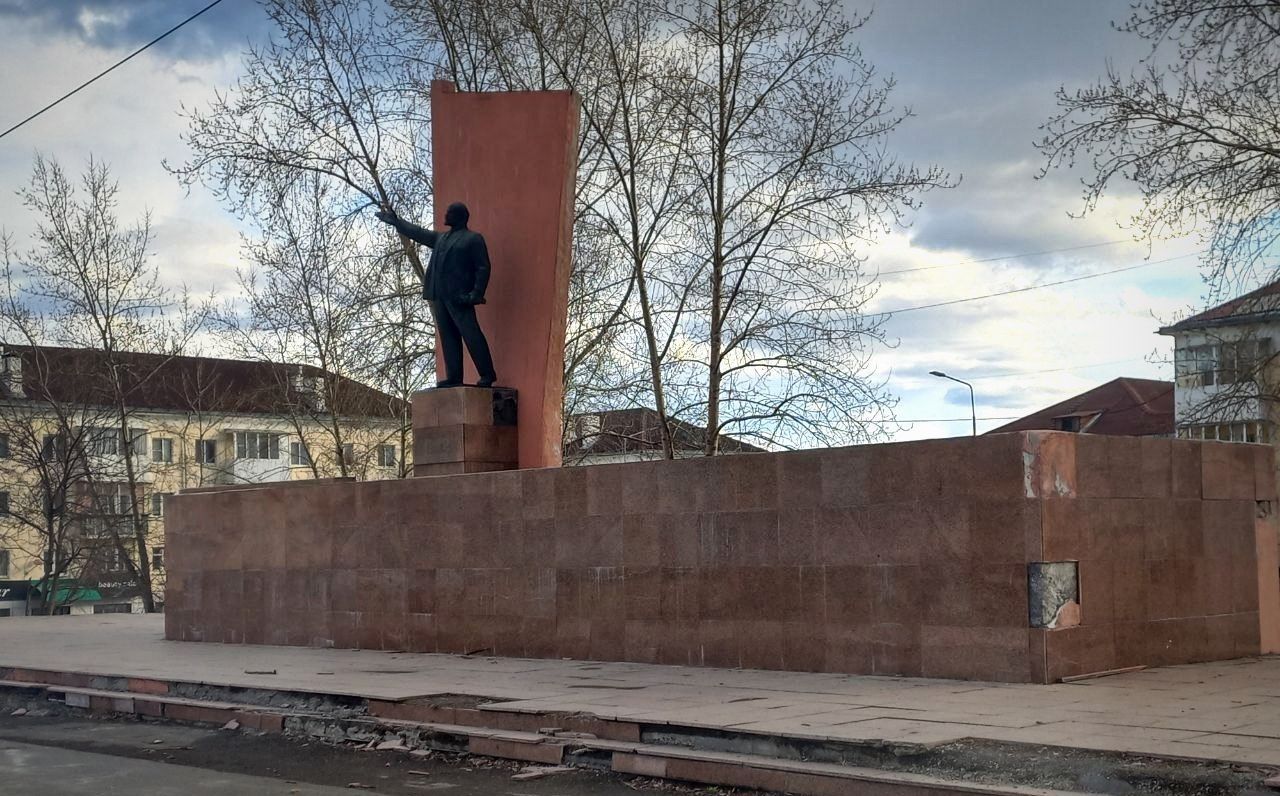 Трибуна больше не нужна: мэр Андрей Клопов рассказал о планах администрации на памятник Ленину