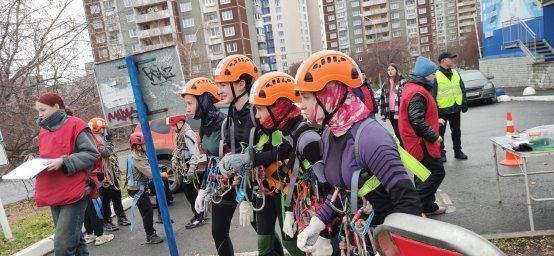 Воспитанницы «Конжака» заняли первое место по спортивному туризму в составе сборной Дворца молодежи