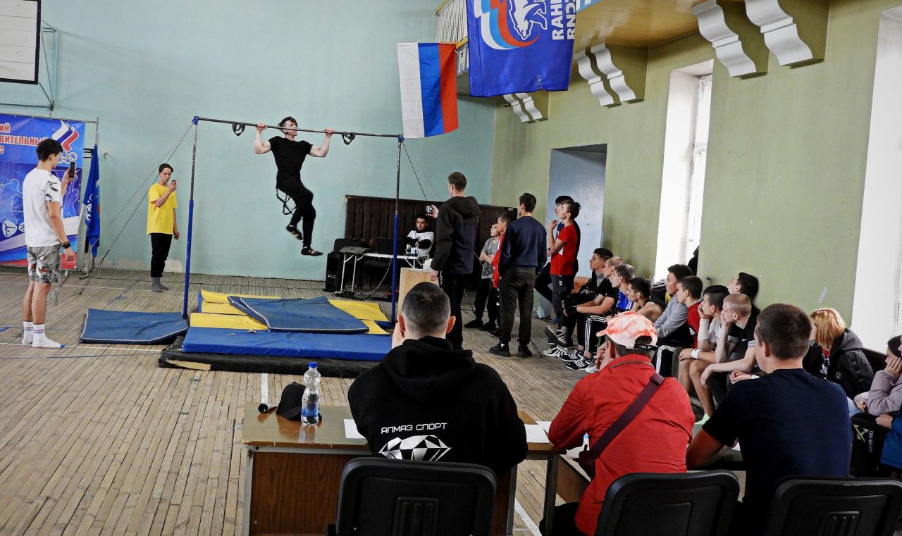 В Карпинске прошли девятые соревнования по стрит воркауту