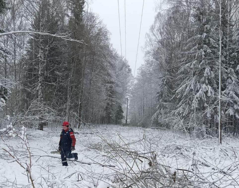 В Карпинске устранили аварию, из-за которой город остался без света, воды и тепла. Идет подключение