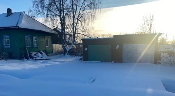 Администрация Карпинска ищет владельцев незаконно установленных гаражей по 9 Мая