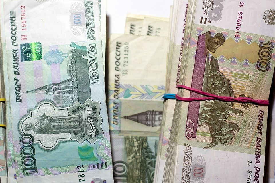 Сколько свердловчан зарабатывают больше миллиона рублей в месяц