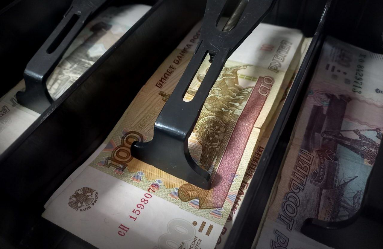 Осудили замдиректора «Монетки», которая воровала из кассы и скрывала это с помощью журнала учета