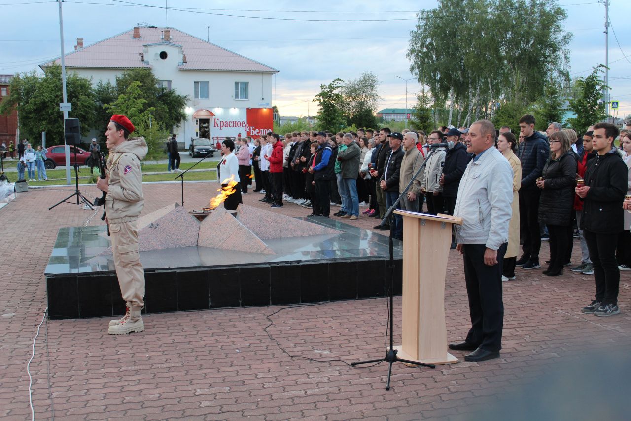 В Карпинске зажгли свечи и провели реквием-концерт в память о погибших в Великой Отечественной войне