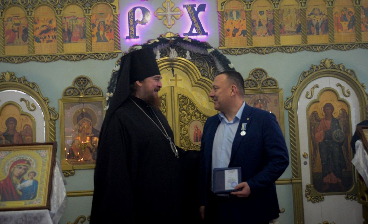 Главу Карпинска наградили медалью Нижнетагильской епархии