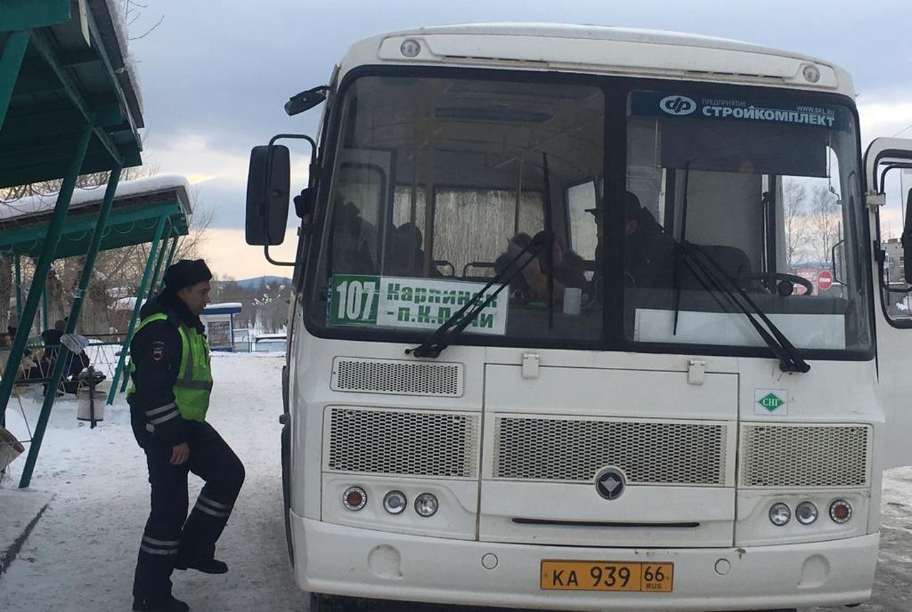 Сотрудники ГИБДД продолжают проверять автобусы и находить нарушения