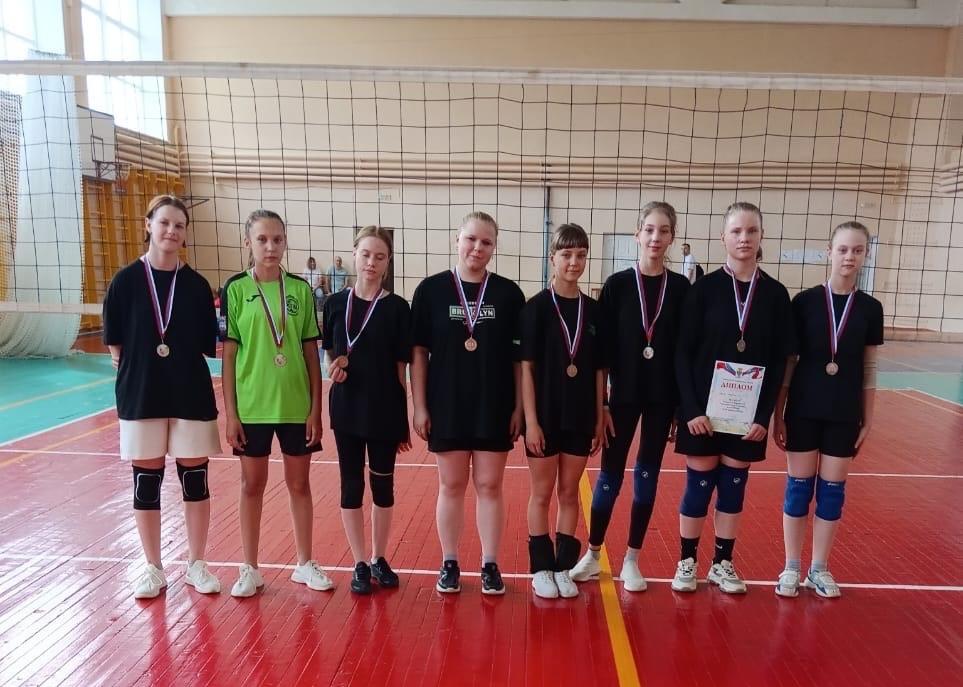 В Карпинске завершился открытый городской Чемпионат по волейболу