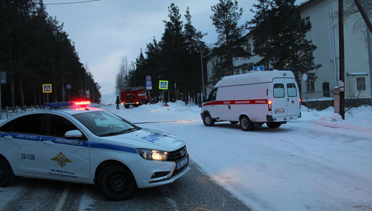 Сегодня к зданию суда стянулись все спецслужбы