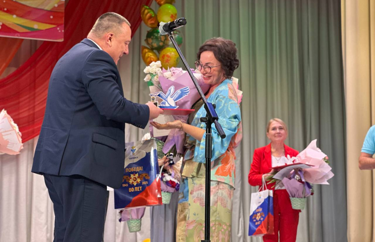 Учителем года в Карпинске снова стал педагог школы №5