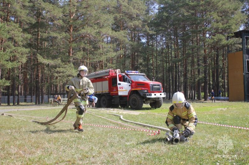 Карпинская команда заняла второе место в «Школе безопасности» и получила право представлять область