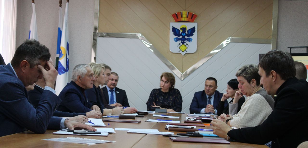 Разница на должностное лицо. Депутаты повысили зарплату для чиновников, мэра и председателя Думы