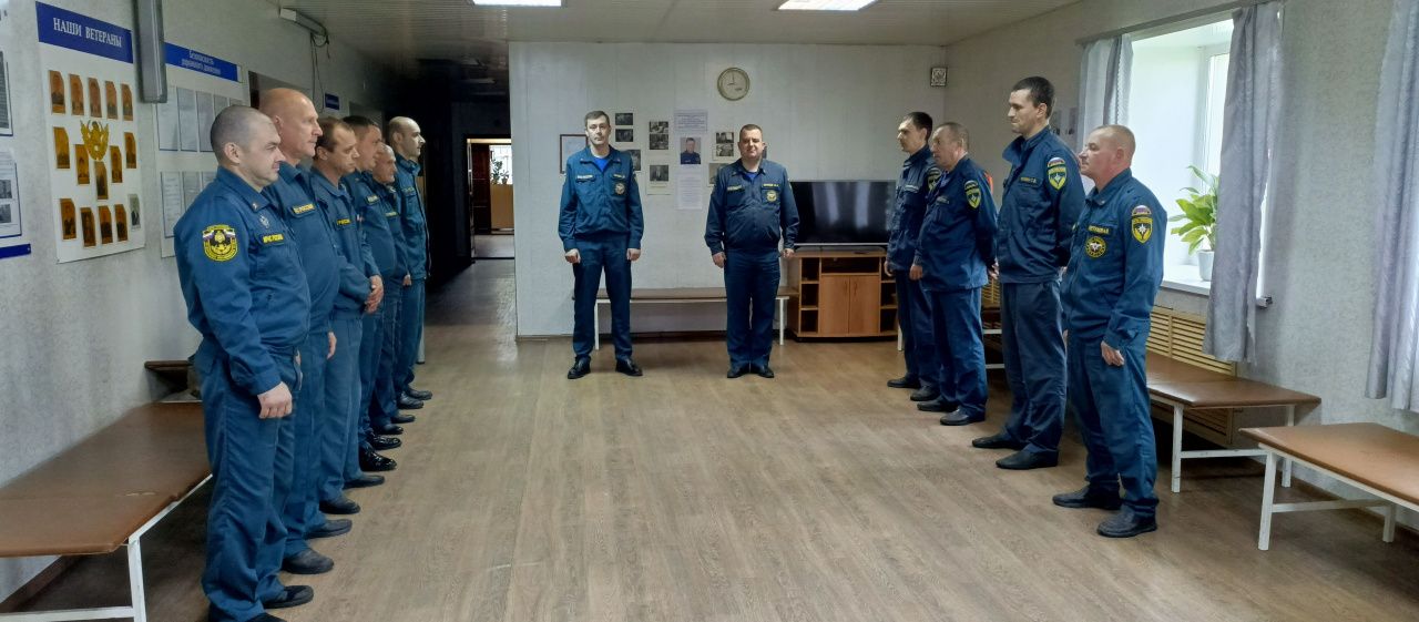 Карпинские пожарные почтили память погибшего четыре года назад главы МЧС Евгения Зиничева