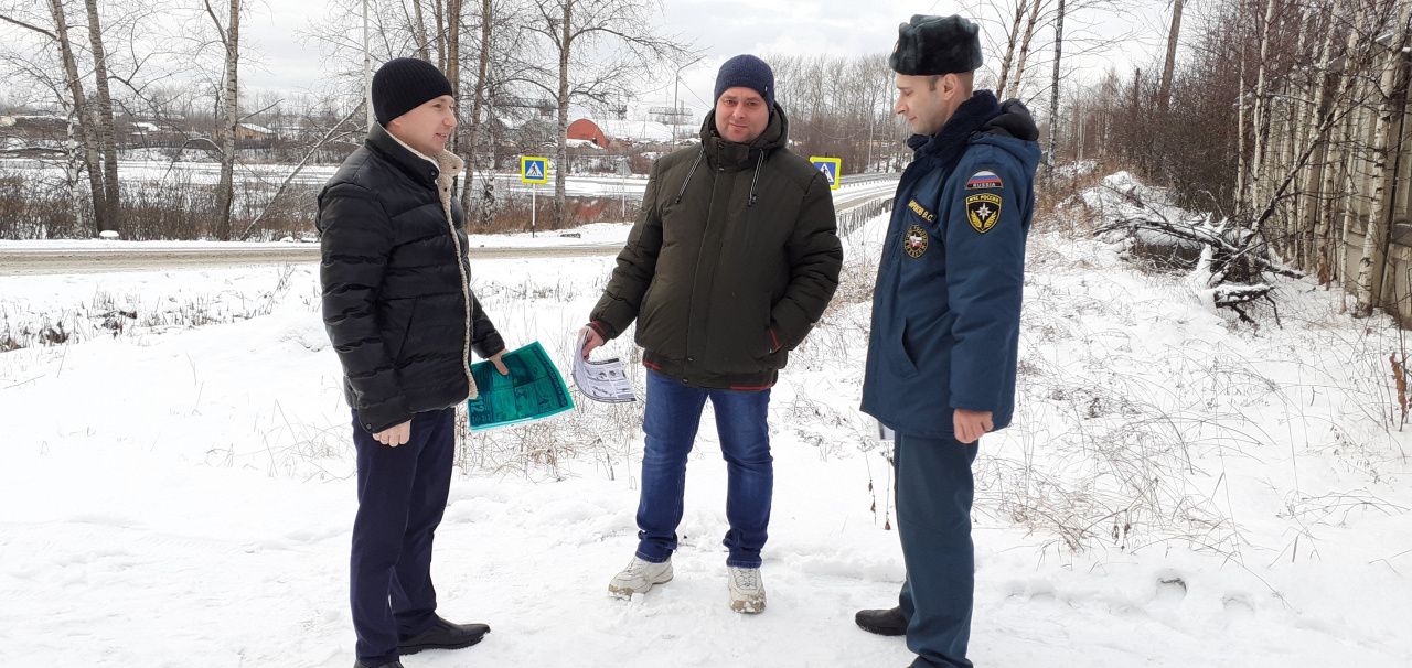 Пожарные напоминают карпинцам об опасности тонкого льда