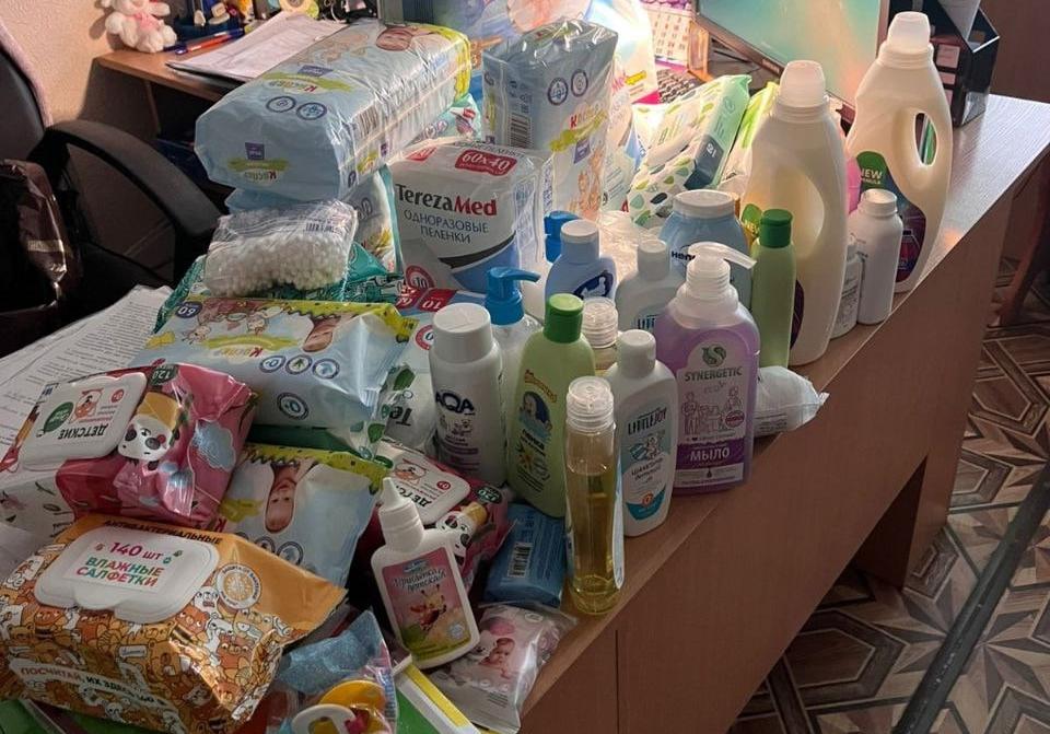 Карпинские школьники собрали необходимые вещи для новорожденных из нуждающихся семей