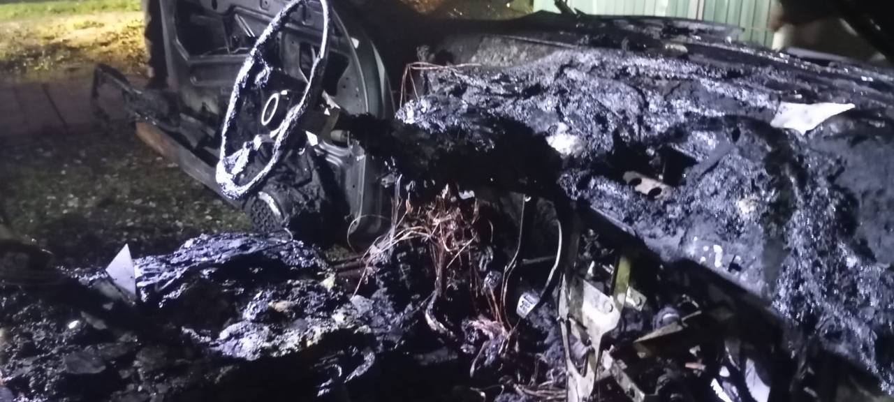 В пятницу на улице Белинского сгорел легковой автомобиль