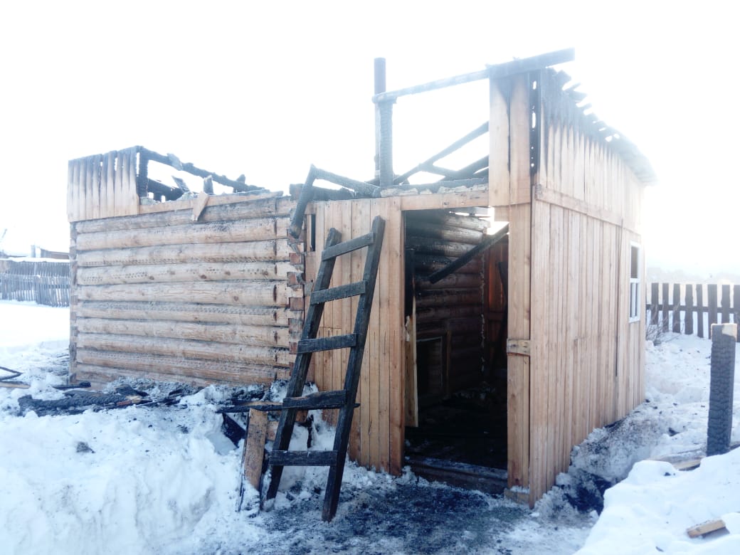 В Карпинске горела новая частная баня, которая была построена с нарушениями. Теперь хозяину грозит штраф