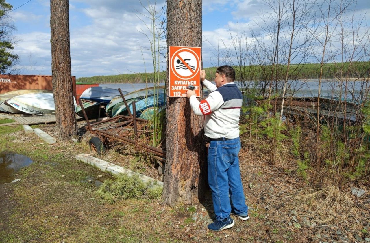 На Княсьпинском озере тоже вывесили таблички с запретом на купание в водоеме